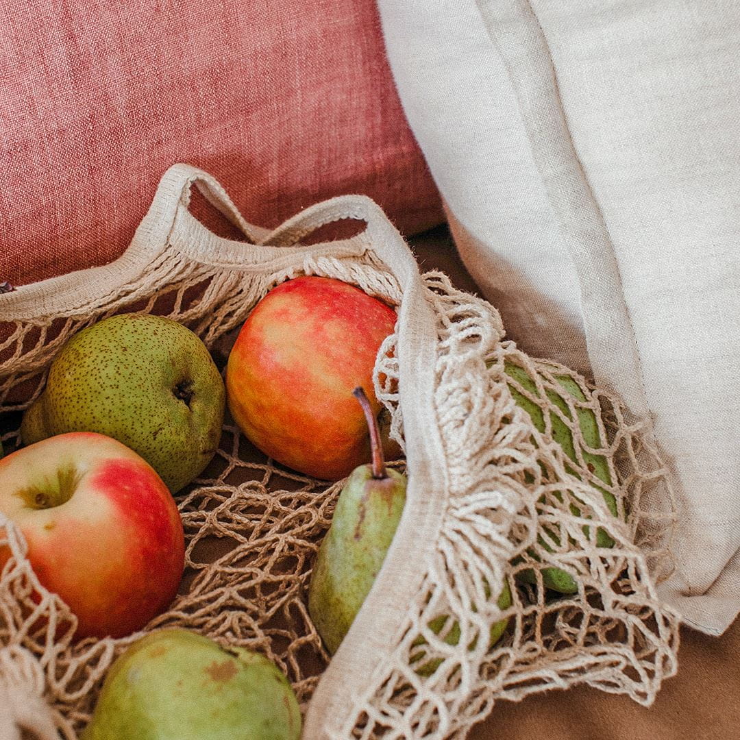 apples in a reusable bag