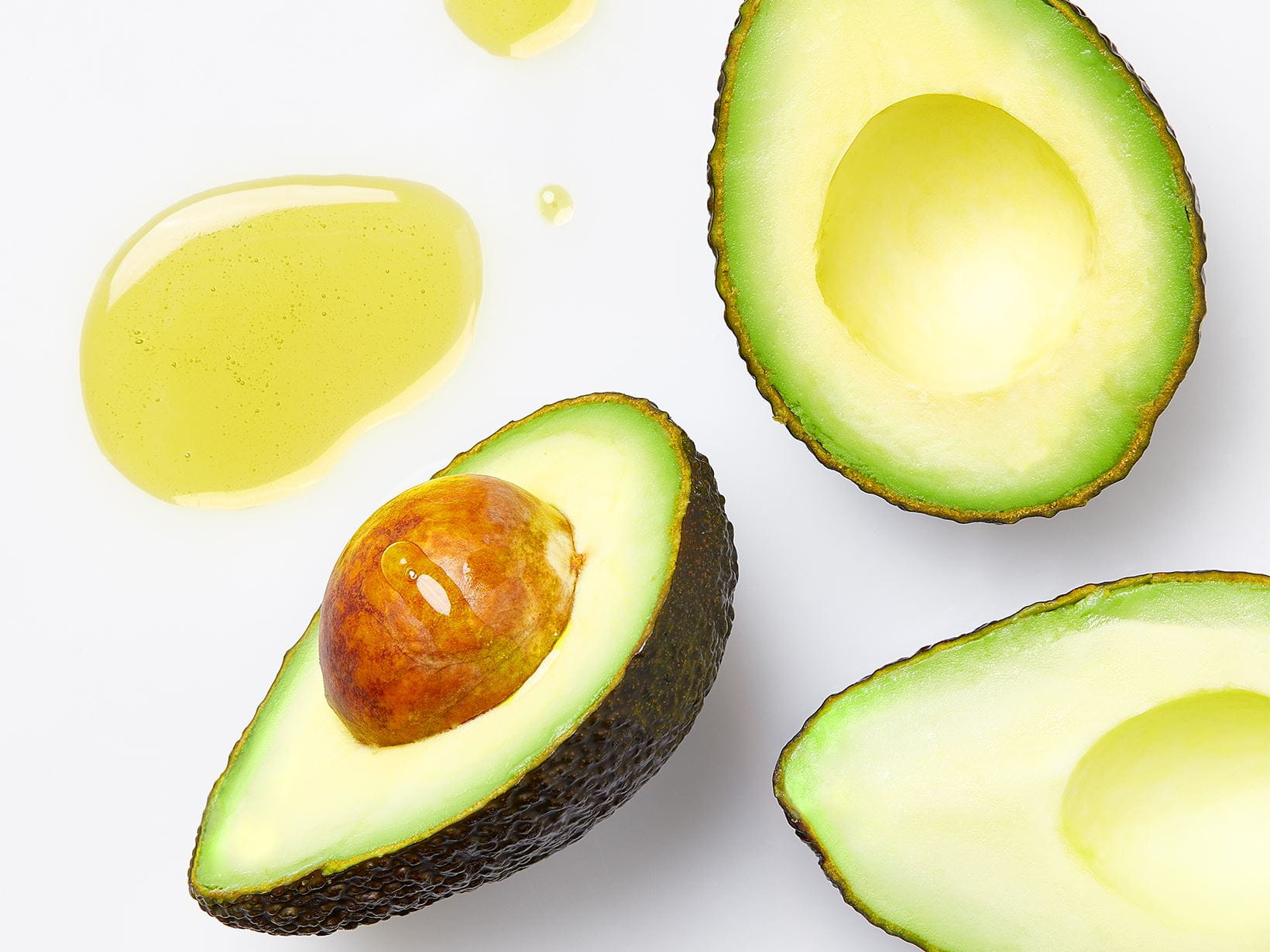 Avocado-Öl hat einen hohen Vitamin-E-Gehalt. Das macht die Lippen langanhaltend geschmeidig.