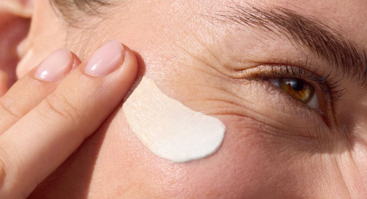 Woman applying NIVEA LUMINOUS630® 3-in-1 CC Fluid on her face as a second step of using this new product