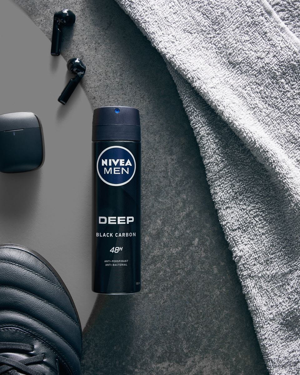 DEEP Black Carbon Dry & Clean Spray Desodorante | NIVEA MEN