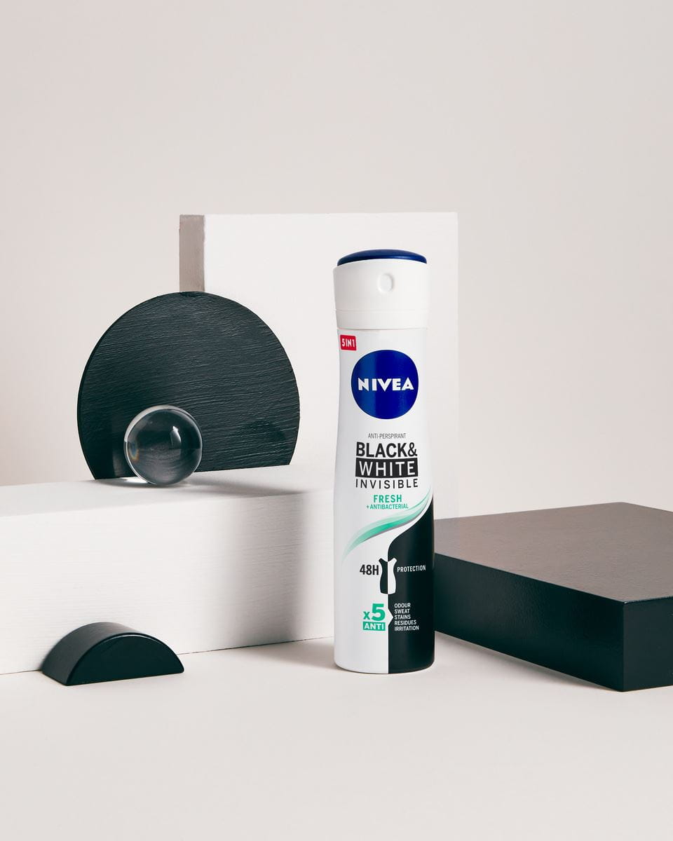 Black & White Invisible Active Spray Desodorante Antitranspirante 200 ml | NIVEA