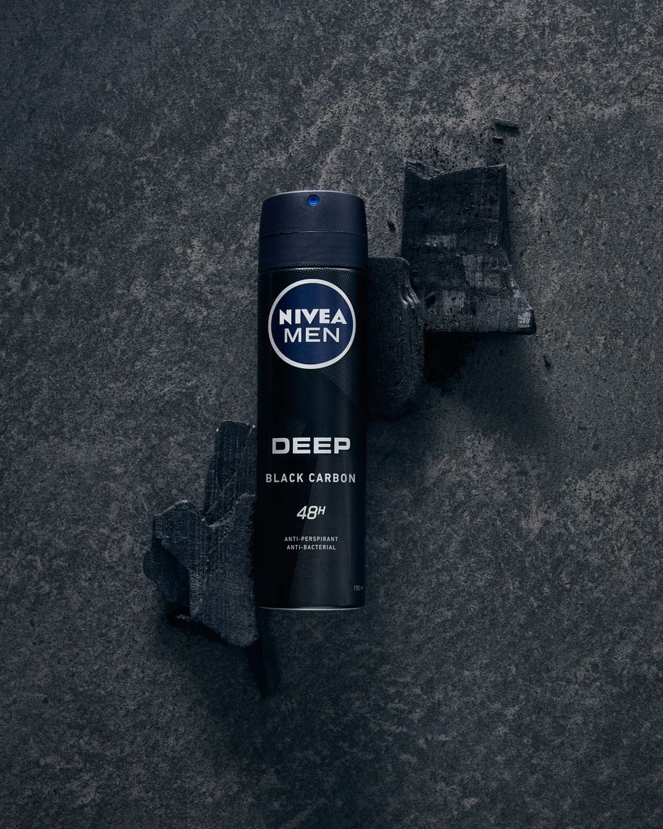 DEEP Black Carbon Dry & Clean Spray Desodorante | NIVEA MEN