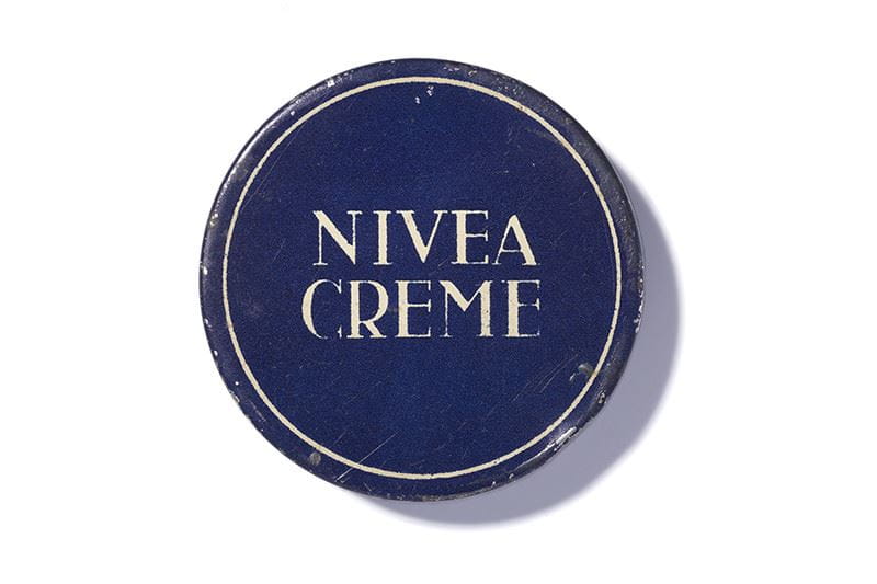 Первая синяя банка крема NIVEA в 1925 году