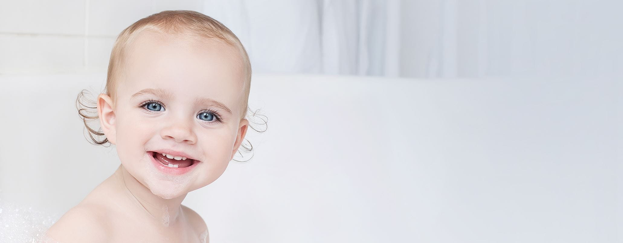Shampoing de bébé : les meilleurs trucs pour un shampoing sans larmes