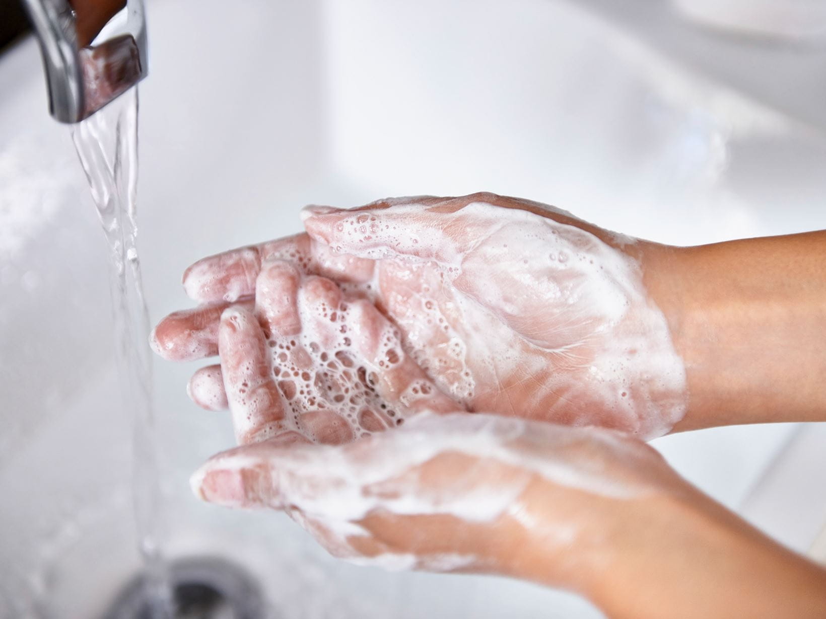 Lavage des mains & crème main marchent main dans la main