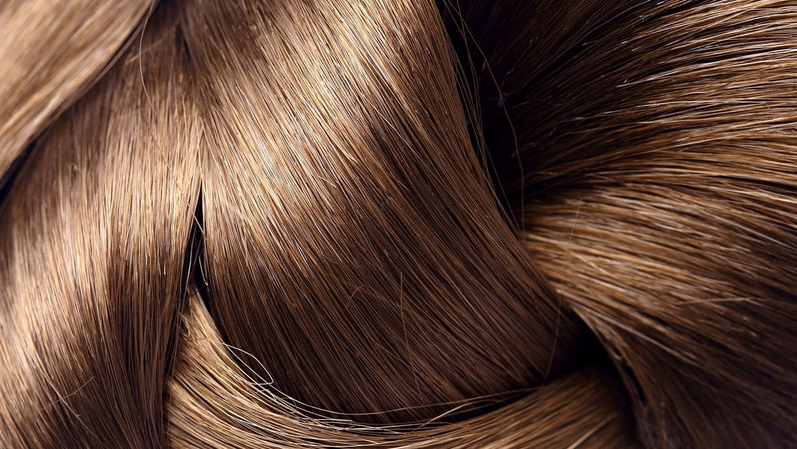 Cuidado para las puntas de tu cabello con aceite de coco. NIVEA