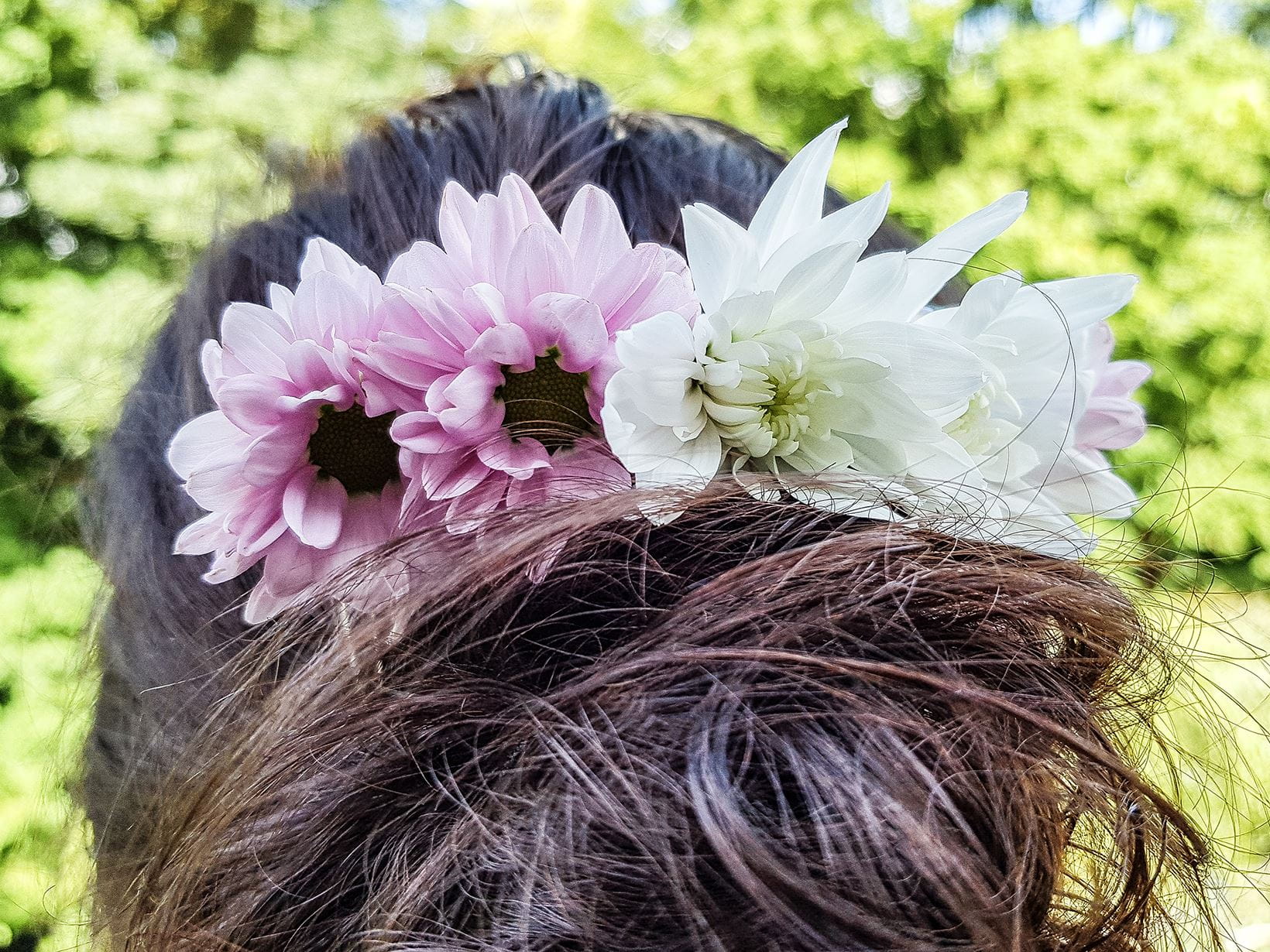 befejezett-virágos-hajfésű