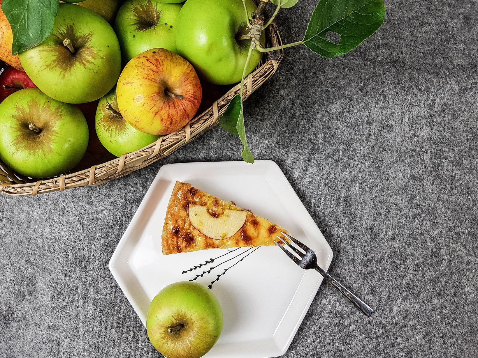 jabolka in jabolčna pita