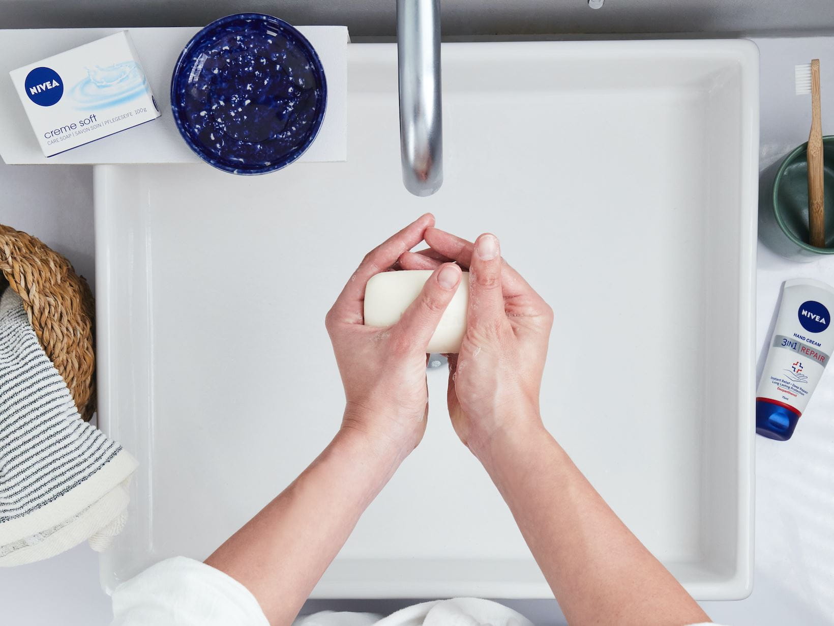 hand-washing-tips-step-2