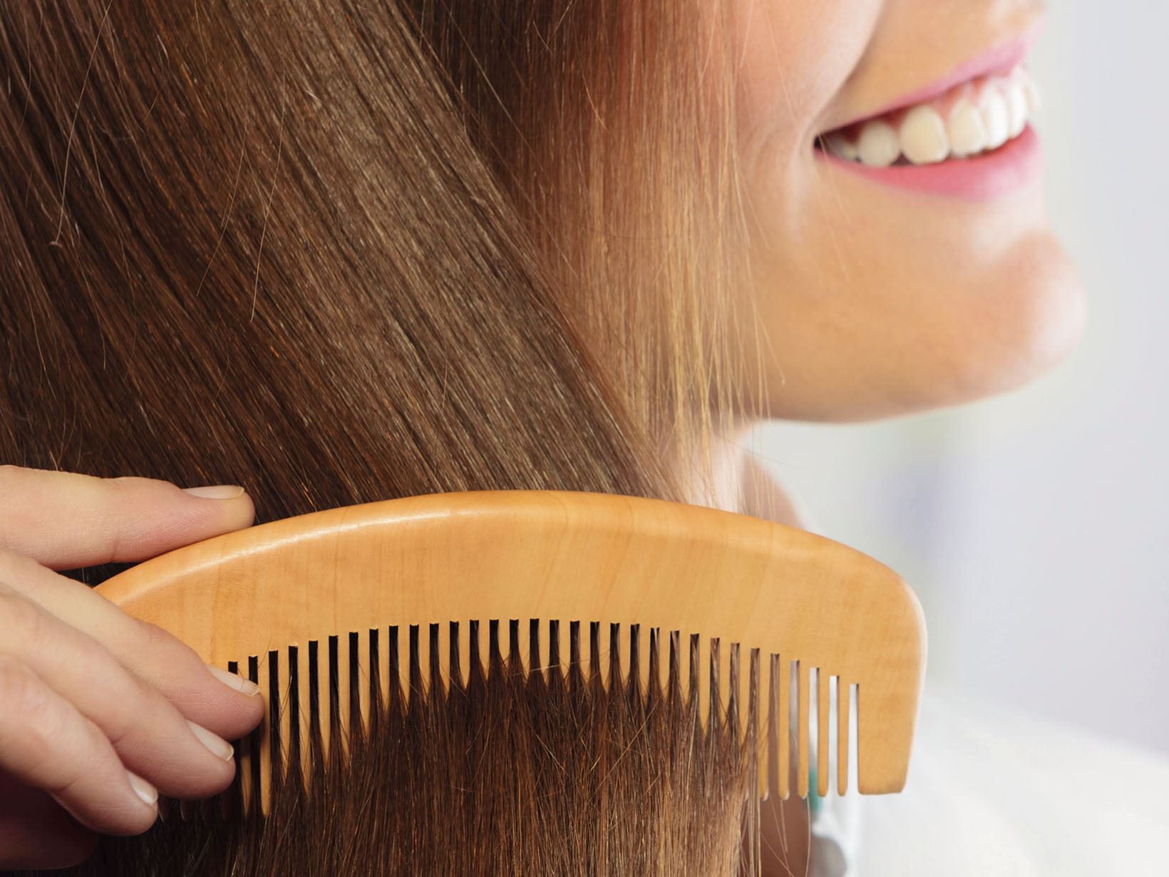 Creencia: puedes conseguir un pelo brillante cepillándote el pelo 100 veces al día