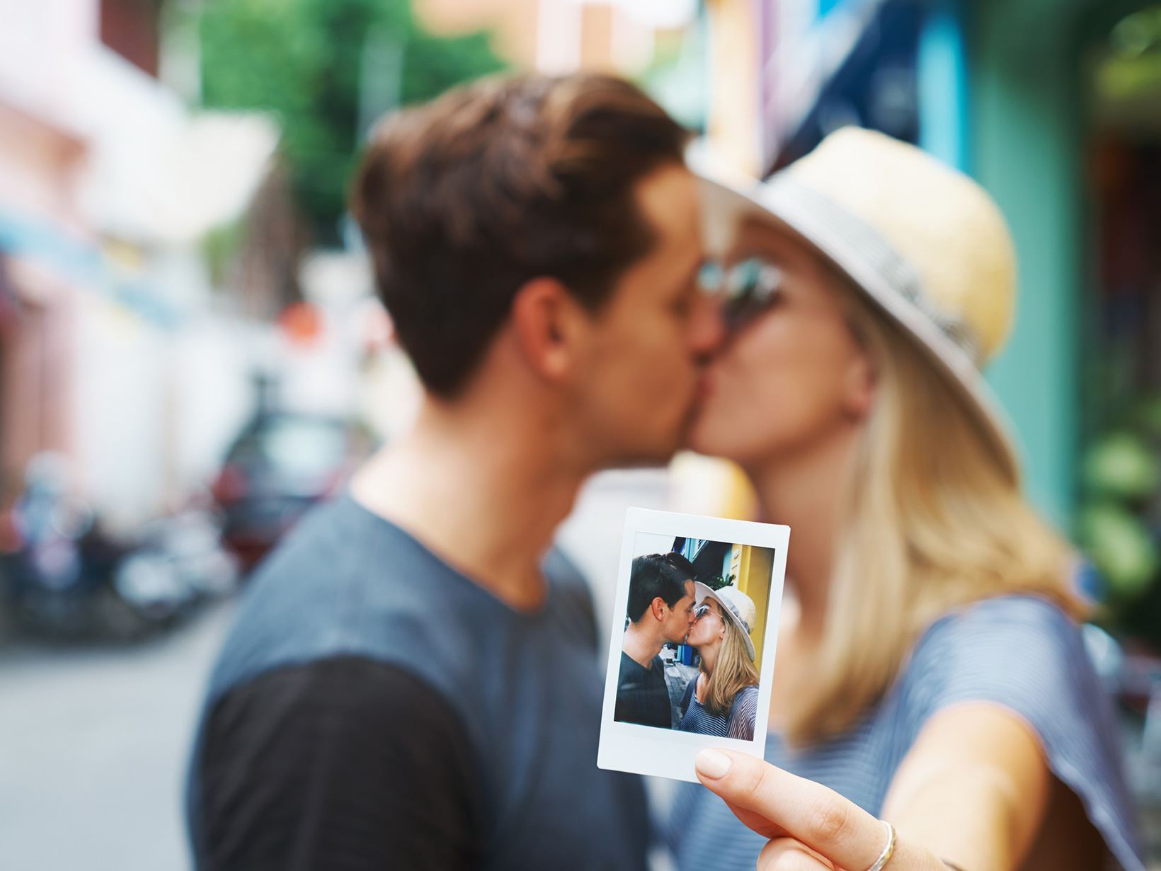couple-taking-a-selfie-while-kissing