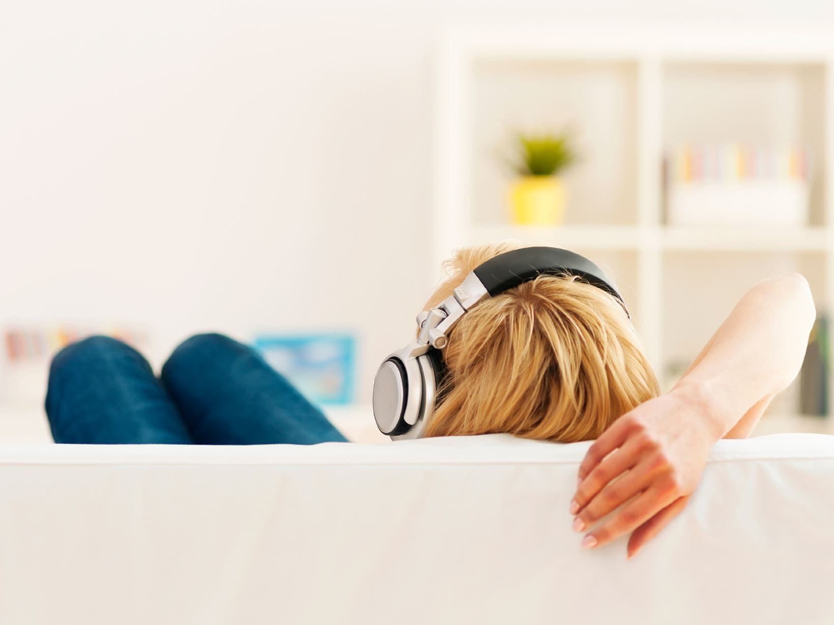 woman-on-couch-with-headphones