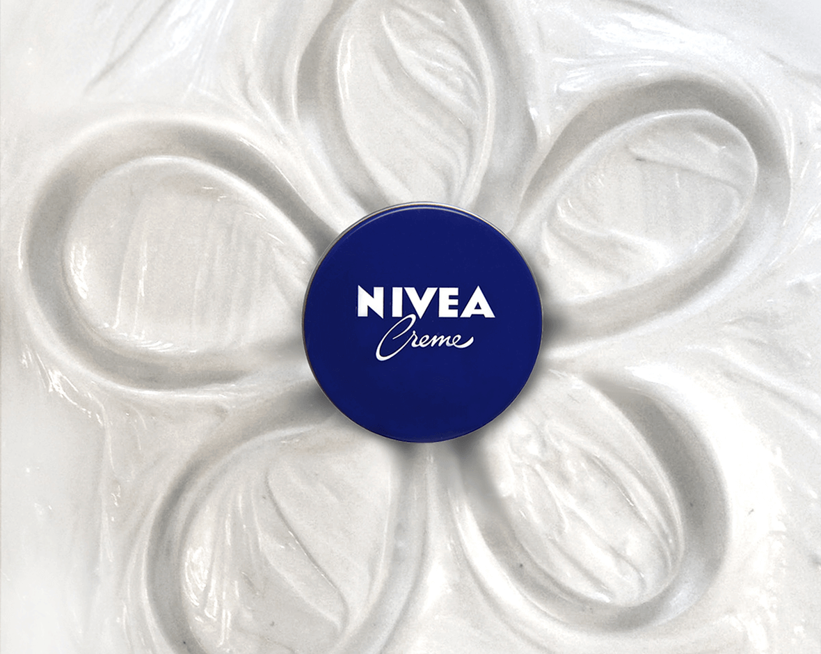 Envase de Nivea sobre Crema