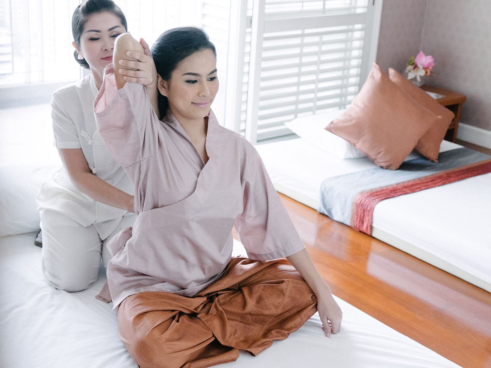 Voller Körpereinsatz bei der Thai-Massage