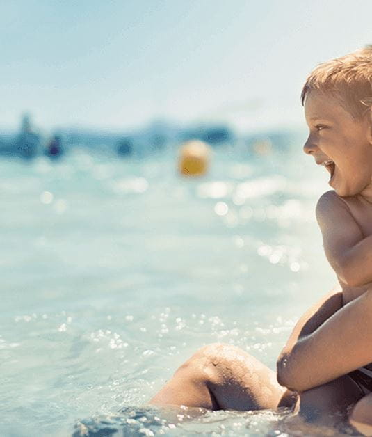 Sonnenschutz im Wasser mit wasserfester Sonnencreme – NIVEA