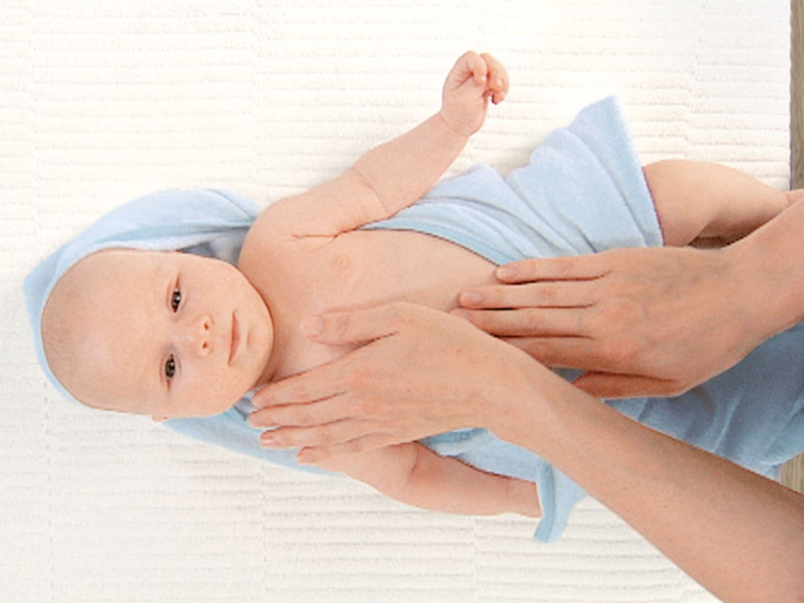масаж на цялото тяло на бебето