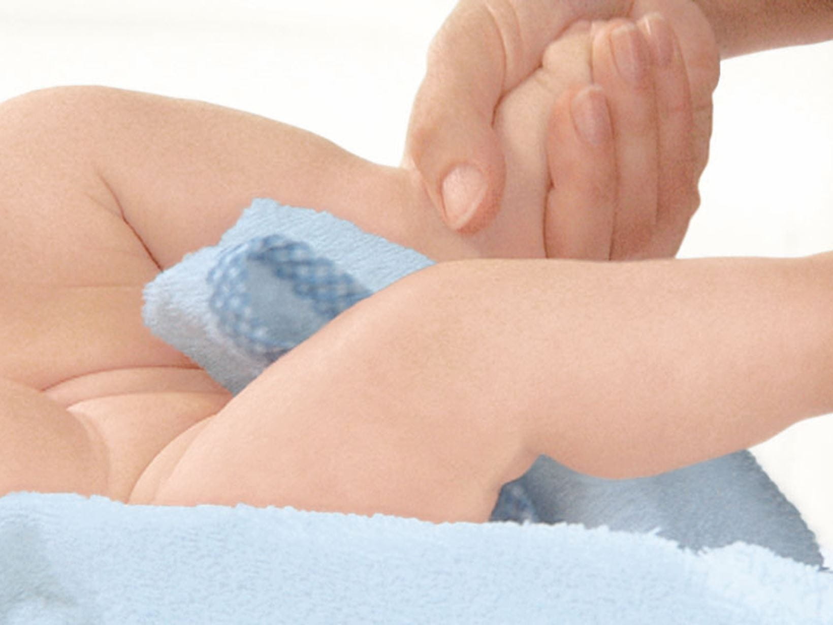 масаж за крачетата на бебето