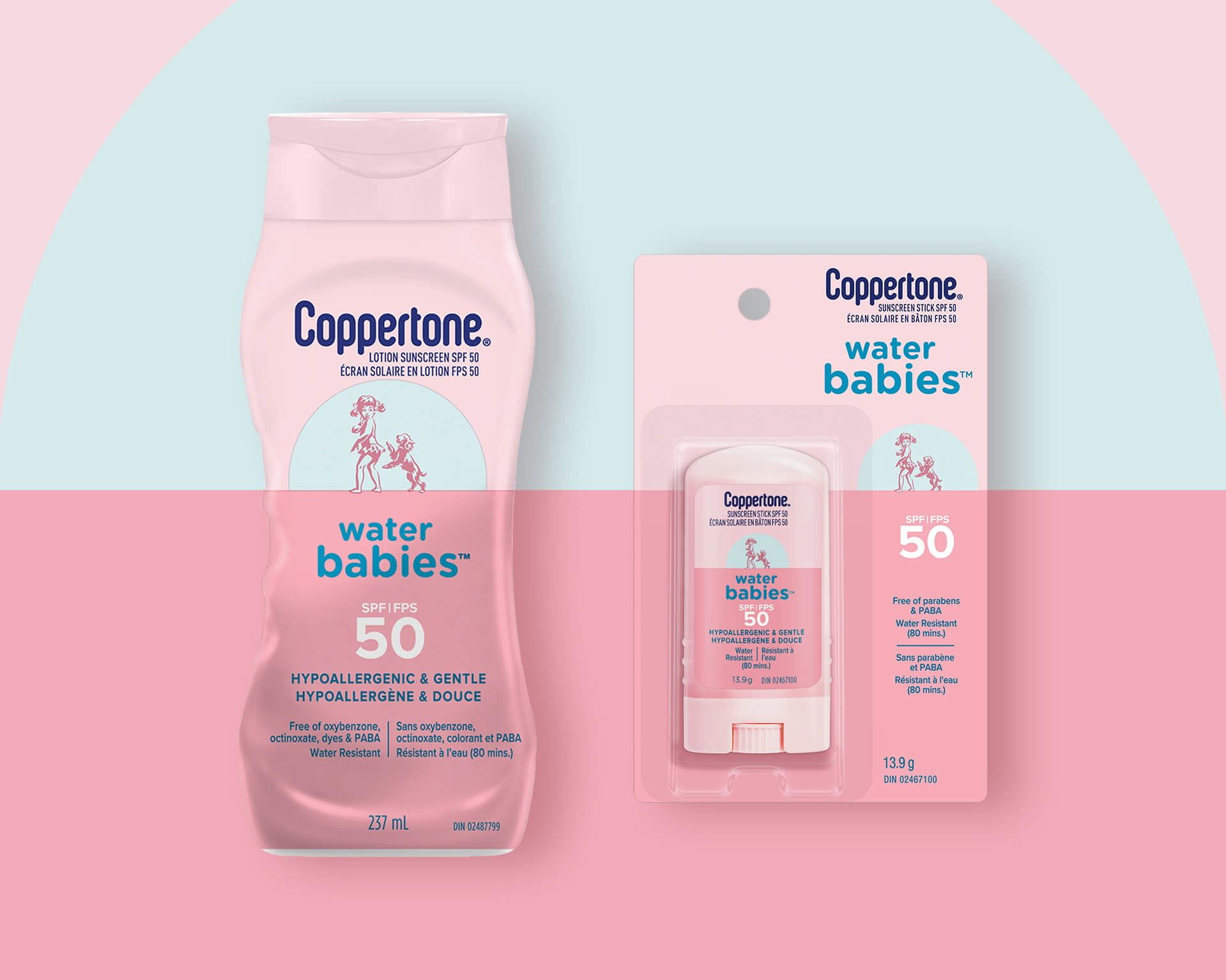 Deux produits Coppertone Waterbabies SPF 50 alignés côte à côte sur un fond bicolore rose et bleu clair.