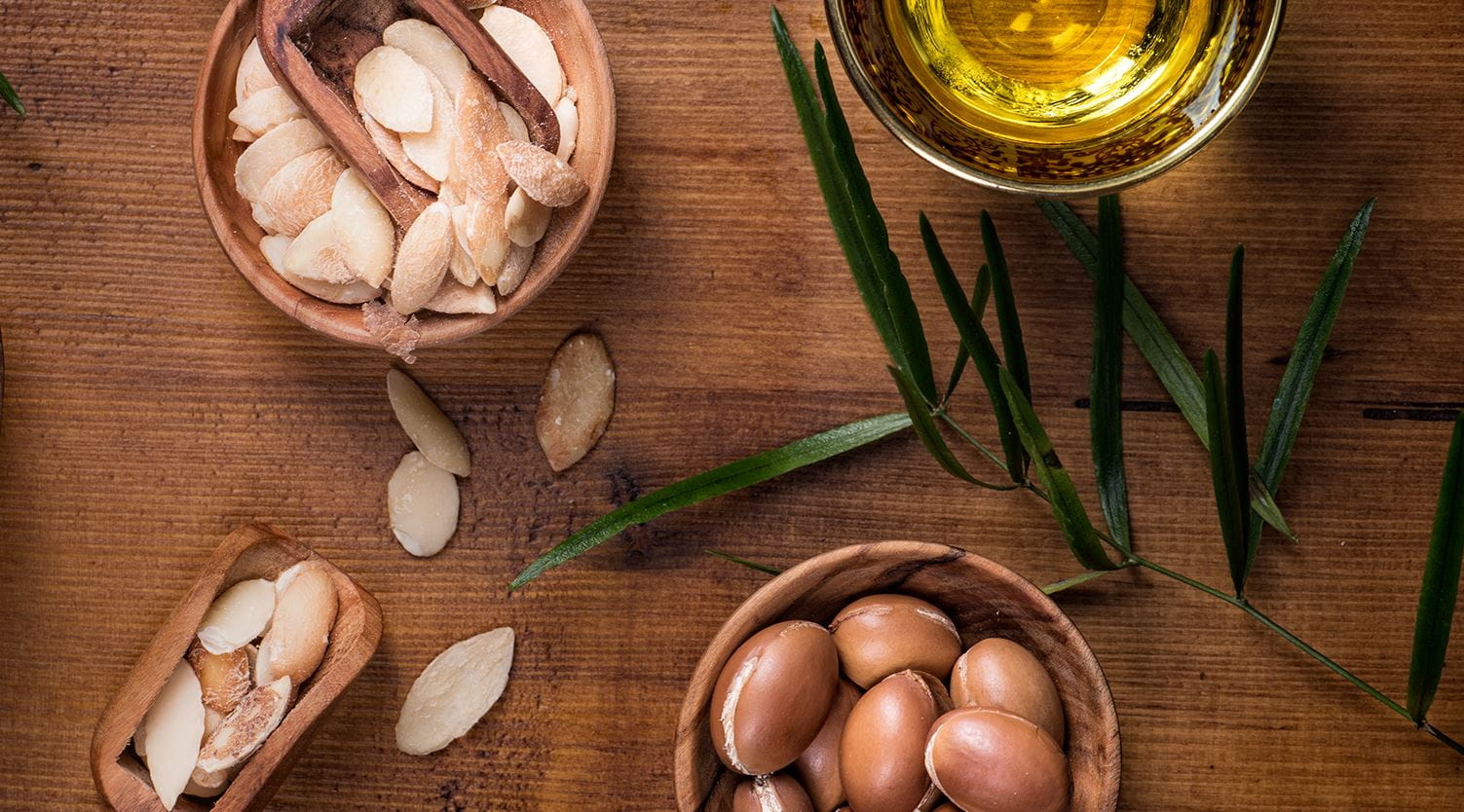 Argan nuts and oil 