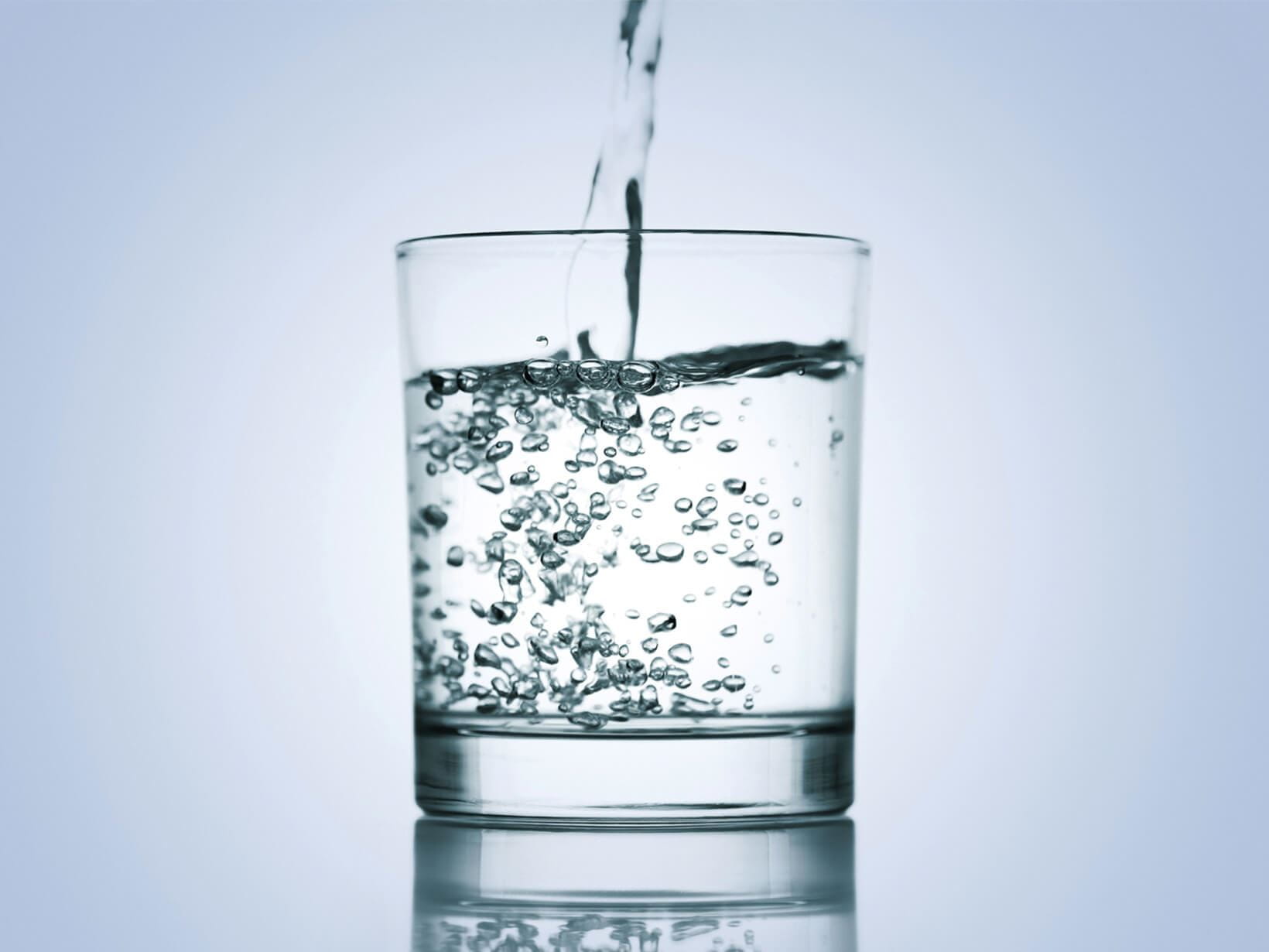 Trinken Sie zwei Liter Wasser täglich