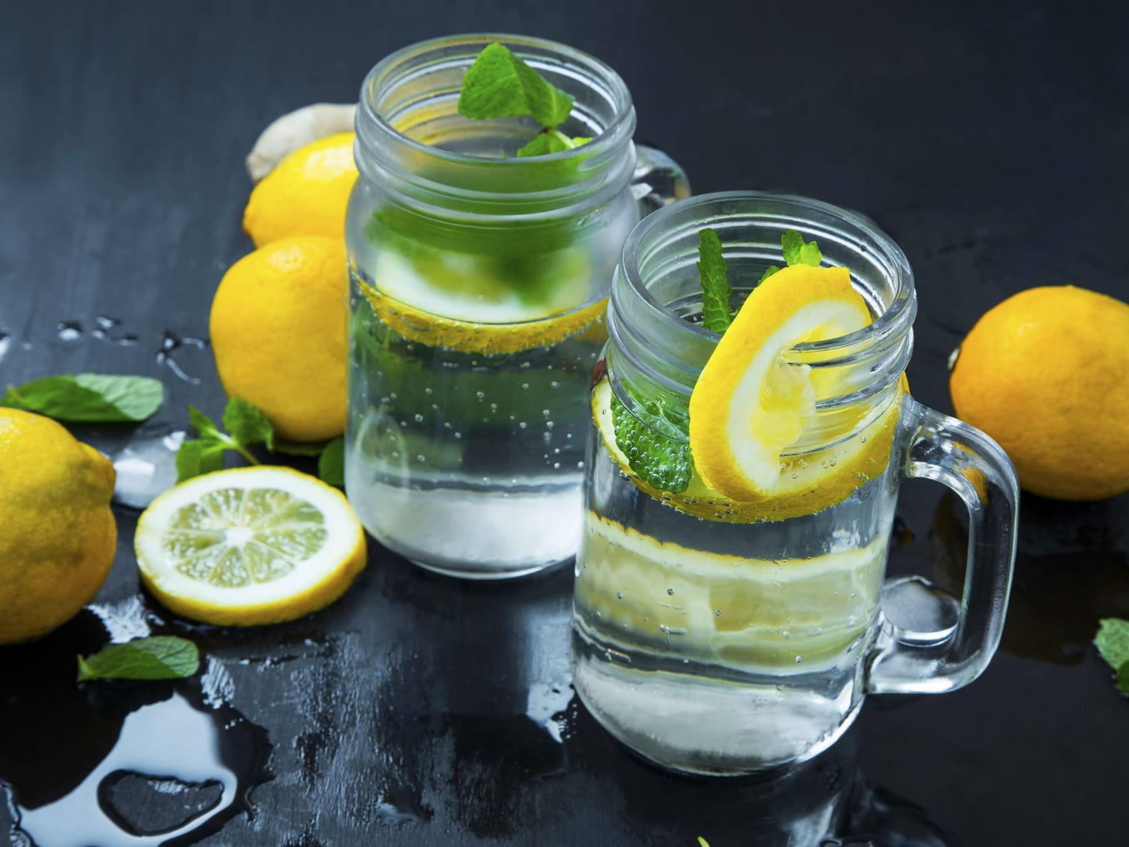voda s citrónem