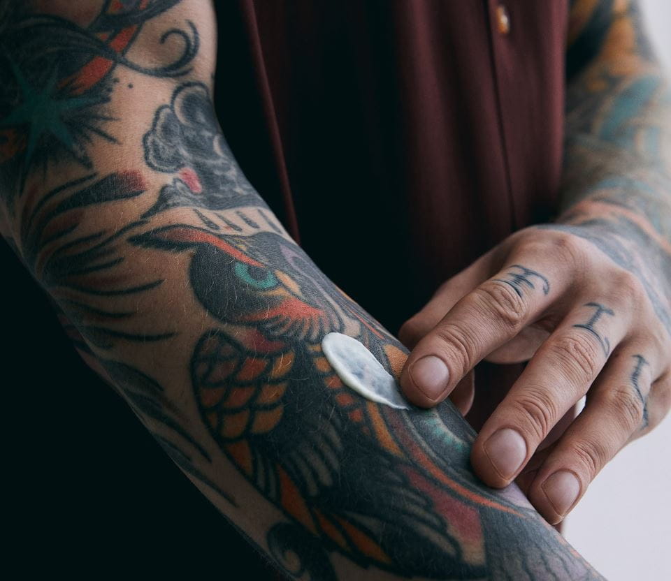 muž s tetováním