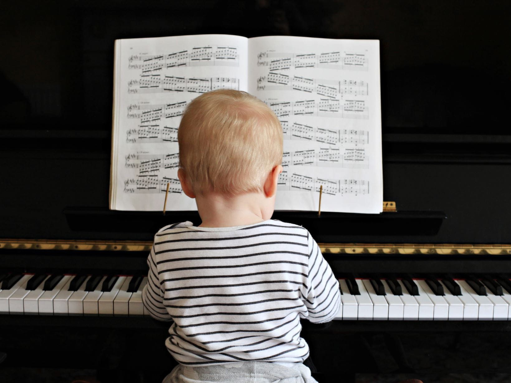 baby am klavier