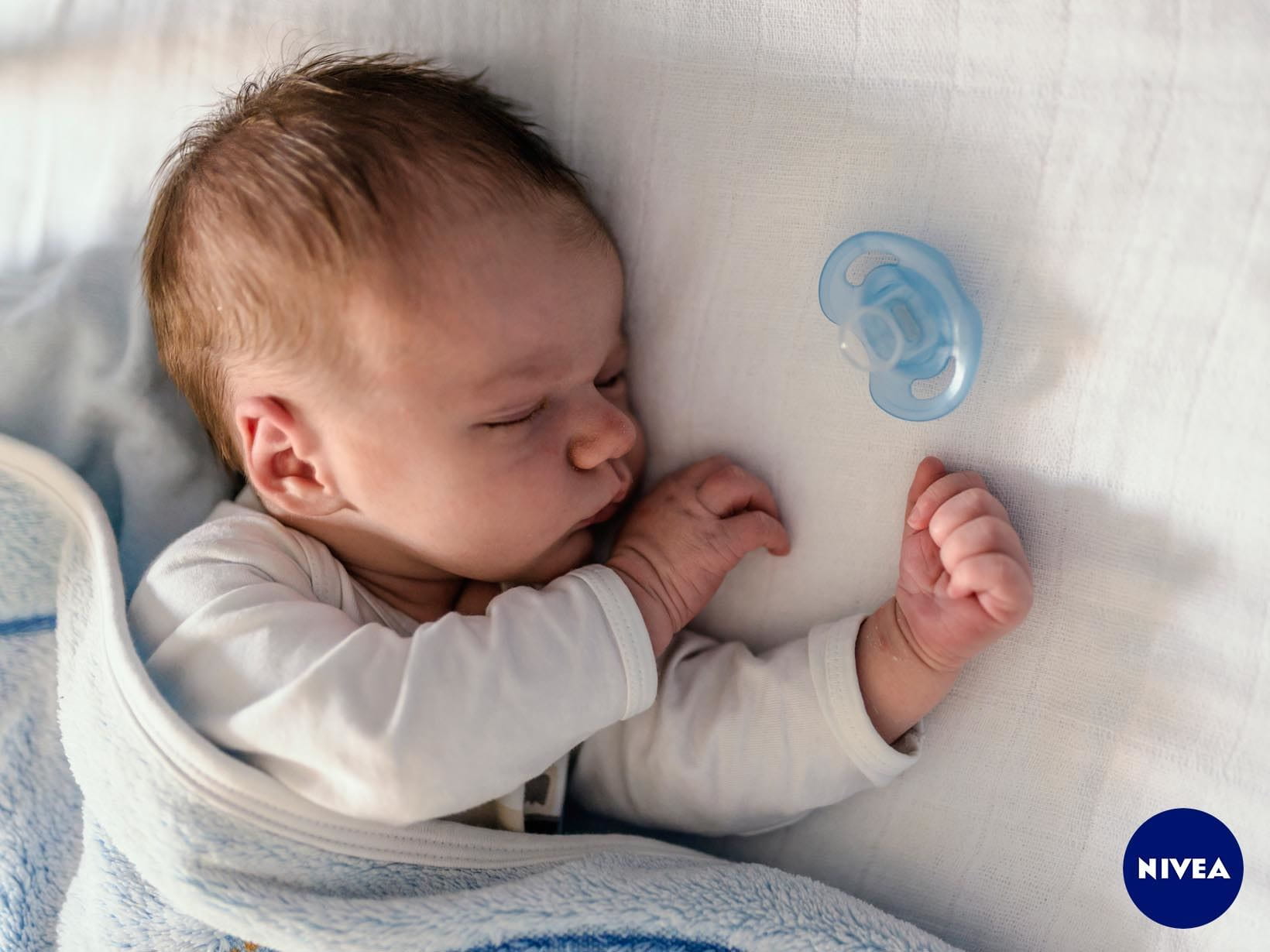Dürfen Babys mit Schnuller schlafen? 