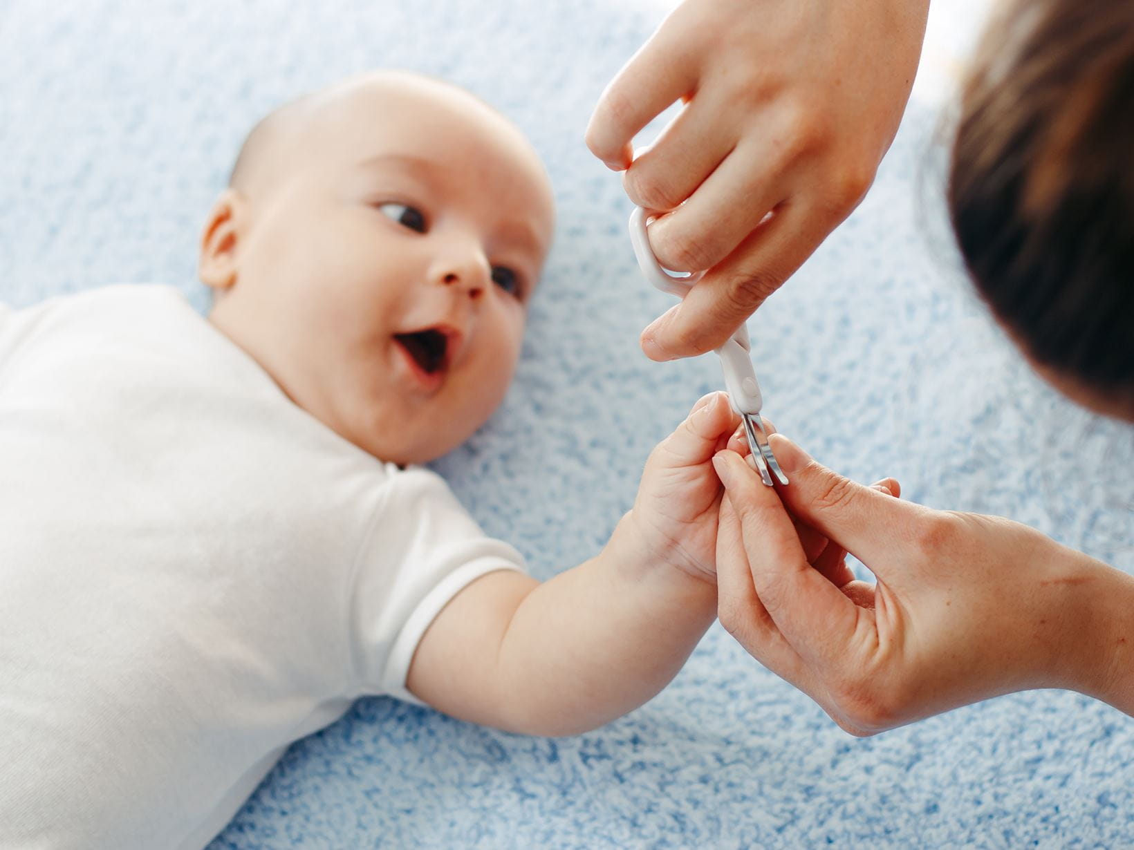 Baby-Fingernägel schneiden: Sanft und sicher
