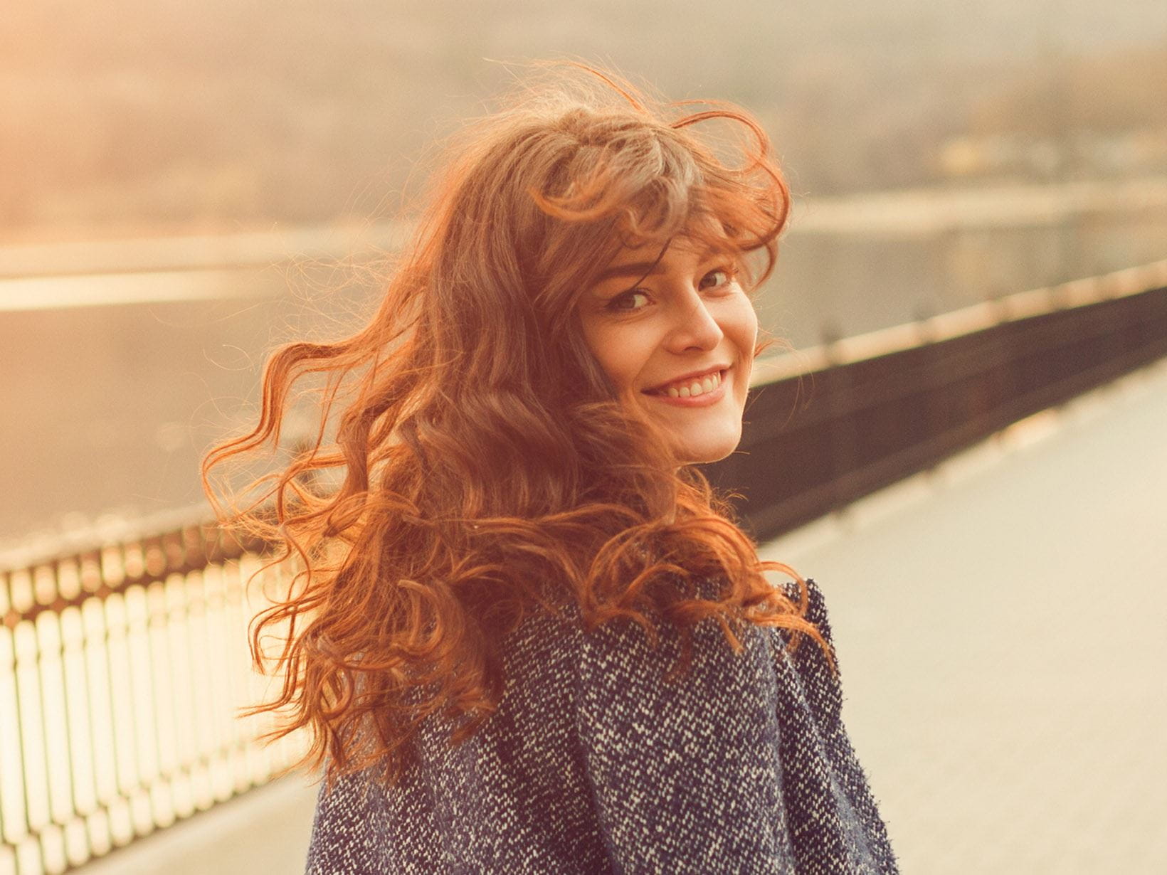 NIVEA: Trockene Haare – Tipps für mehr Glanz und Geschmeidigkeit