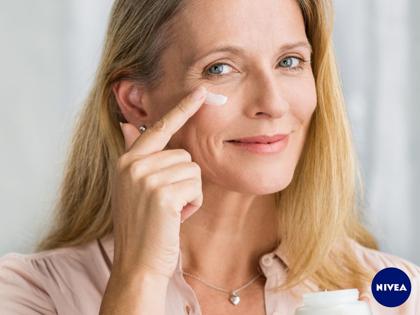 Make-Up Richtig schminken ab 50: Feutigkeitspflege und Primer