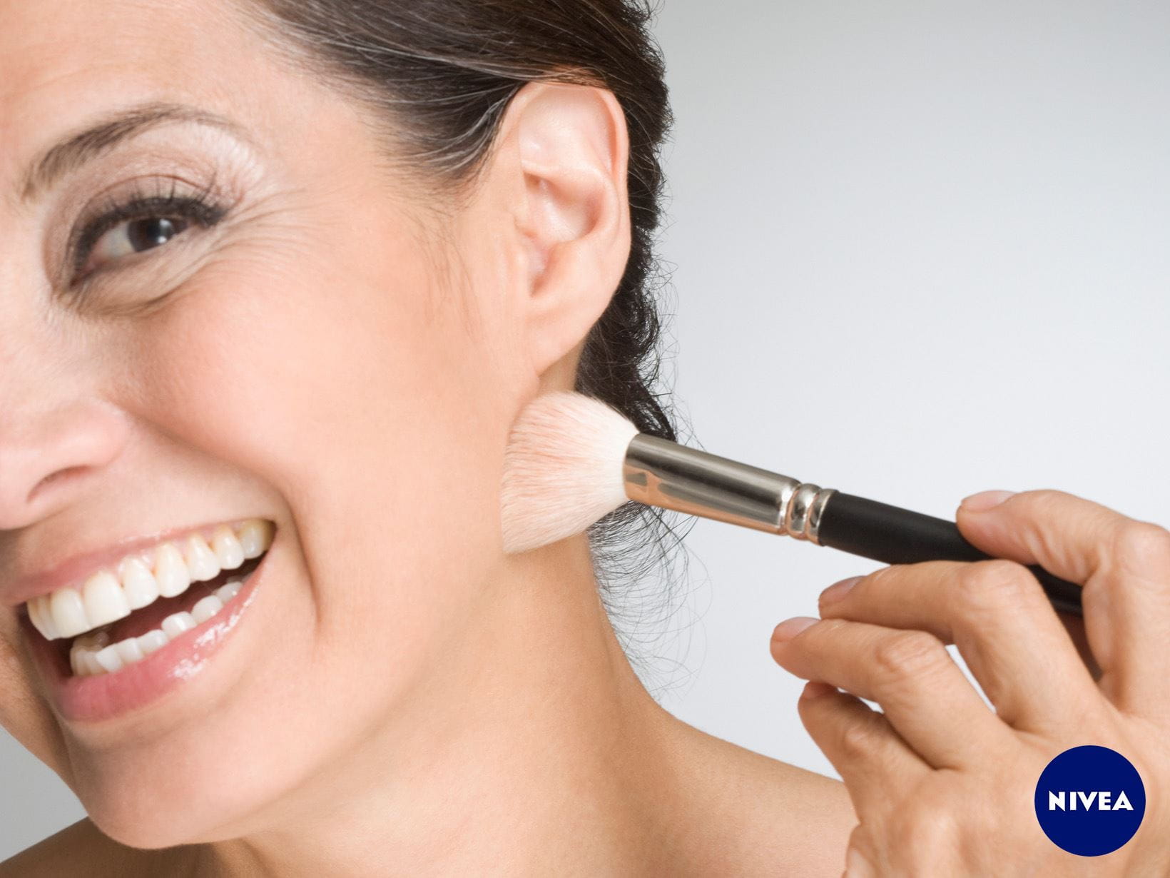 Make-up richitg schminken ab 50: Anti-Age-Foundation