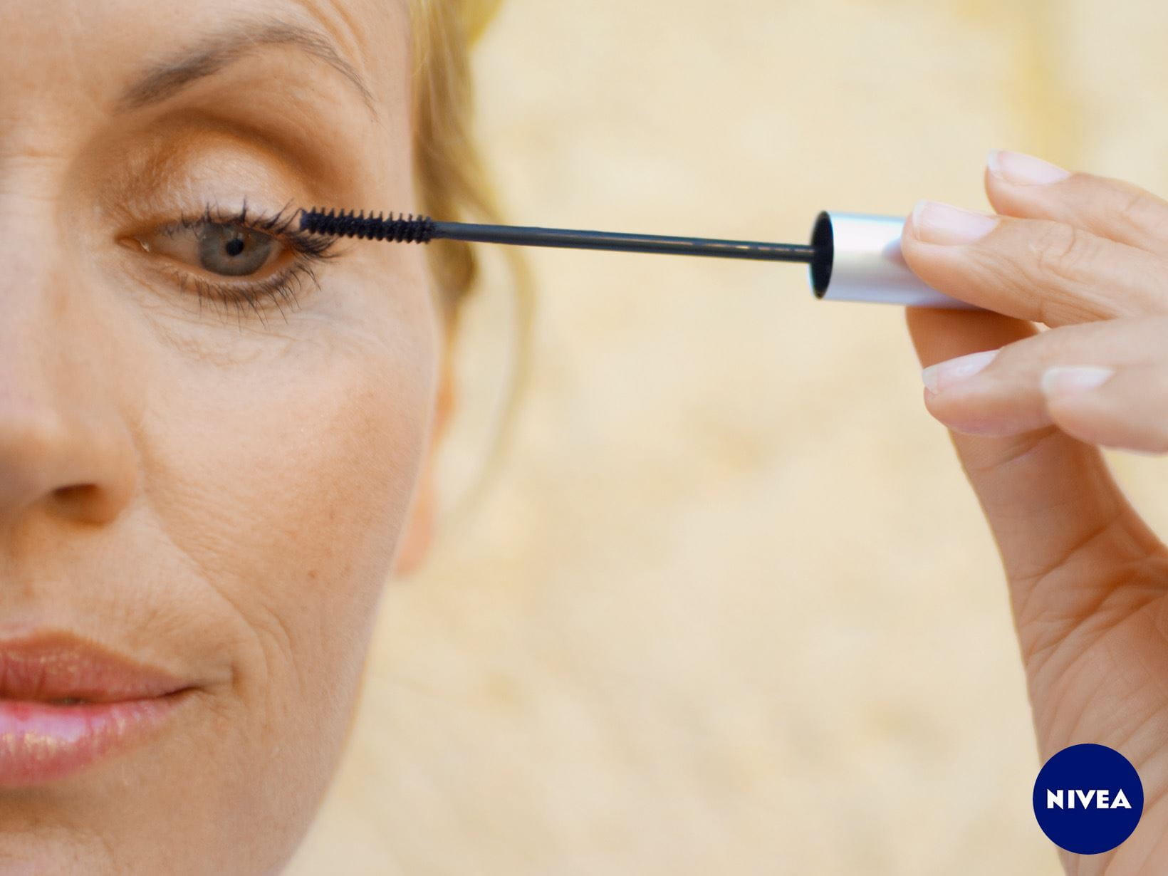 Make-up richtig schminken ab 50: Wimpern tuschen