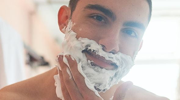 Bart rasieren: Nass oder trocken?