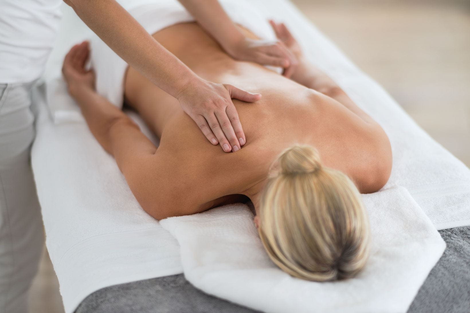 Von klassischen Massagen bis zu verschiedenen Spezialtechniken bieten wir verschiedene Entspannungsmöglichkeiten