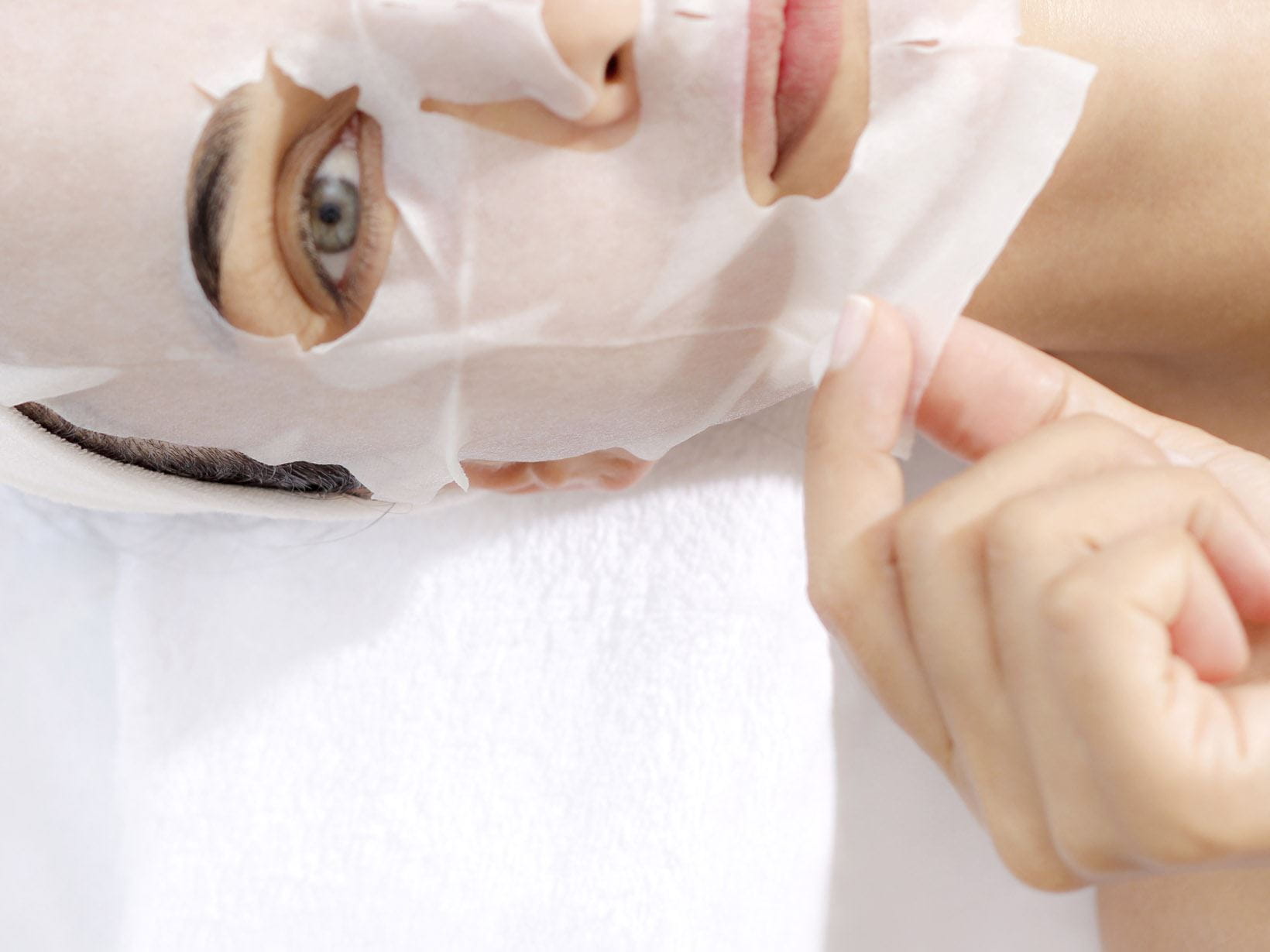 Masque en tissu : des mini-vacances pour les peaux stressées