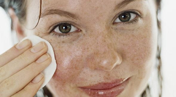 Pourquoi éviter le maquillage peut être bénéfique pour la peau ? – Evalia  Paris