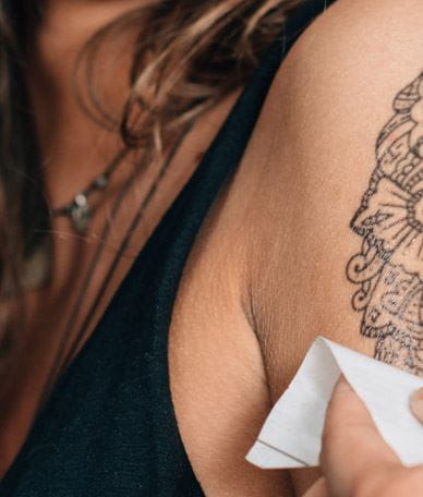 Soins après-tatouage: nos conseils pour prendre bien soin de votre nouveau  tatouage – NIVEA - NIVEA Suisse