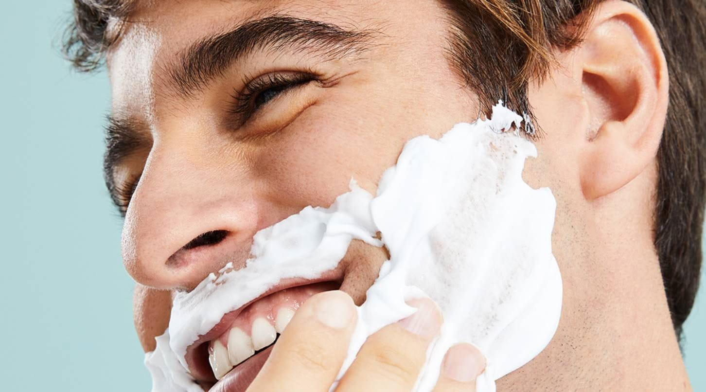 Tips para afeitarse y evitar una erupción por afeitado Men+Care