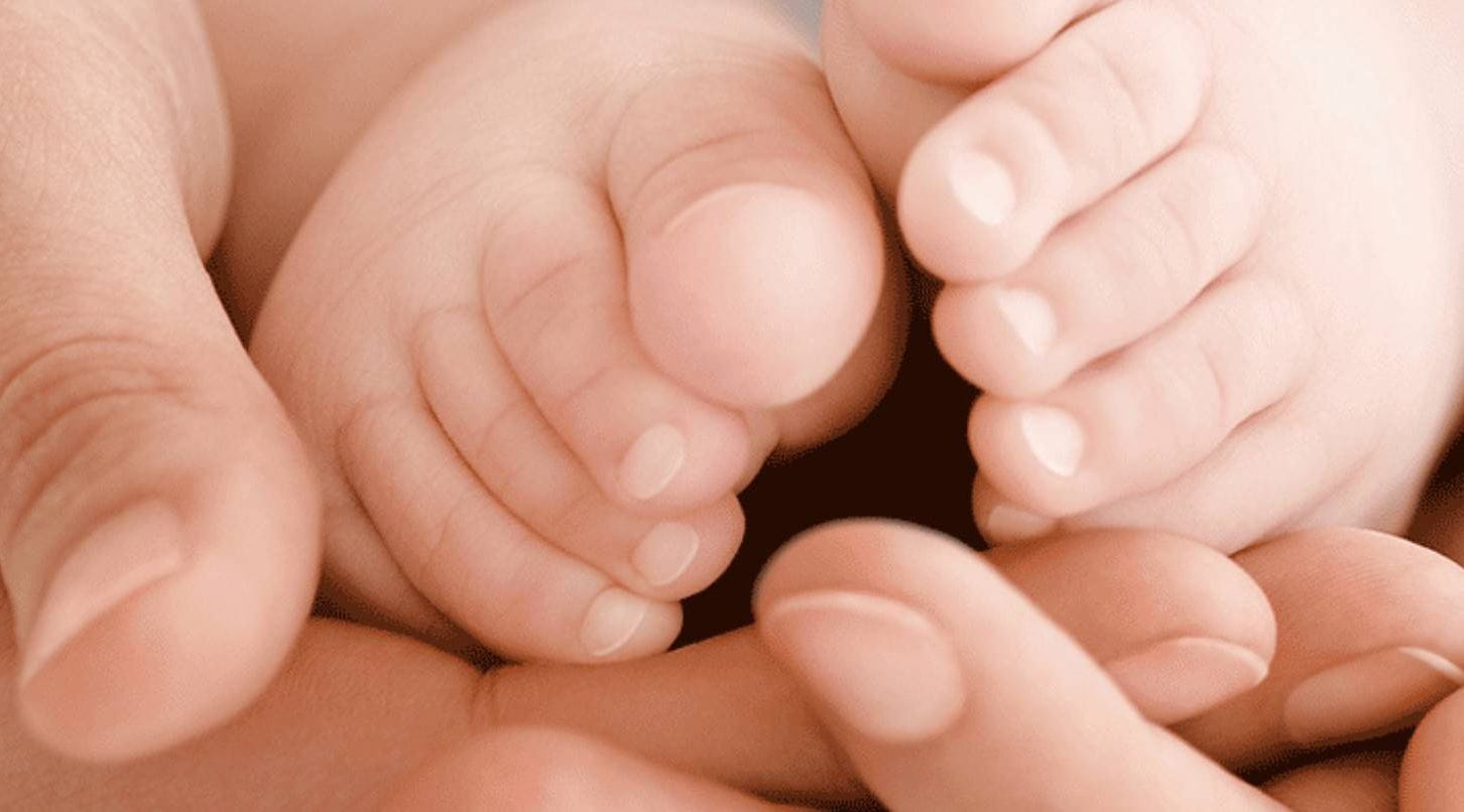 ¿Por qué es bueno el contacto físico con el bebé?