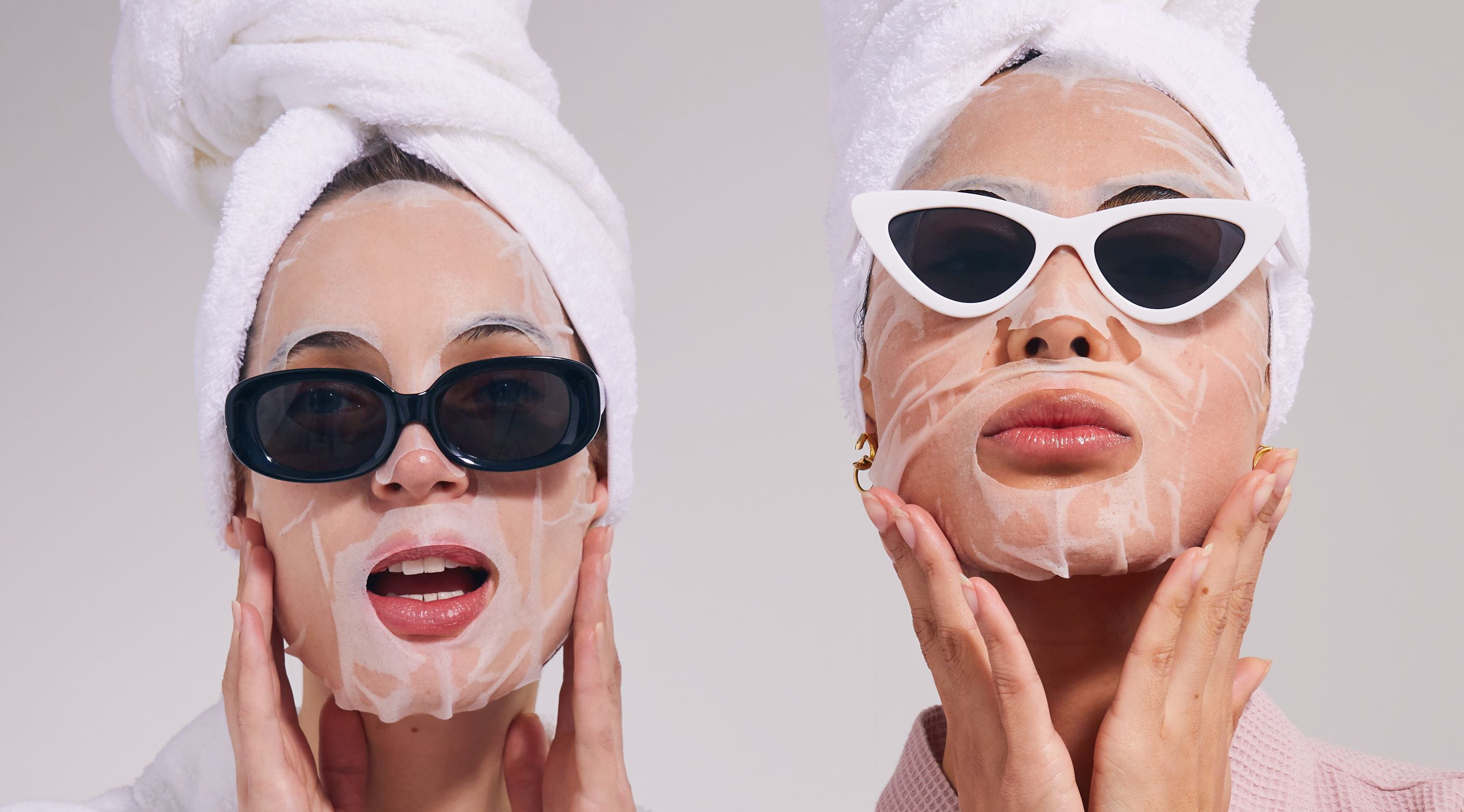 dvě dívky se slunečními brýlemi a kosmetickými maskami Nivea