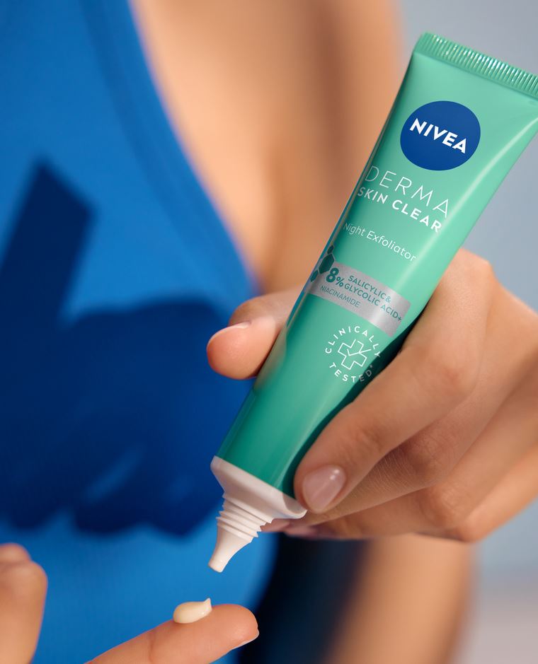 Das chemische Peeling Derma Skin Clear von NIVEA