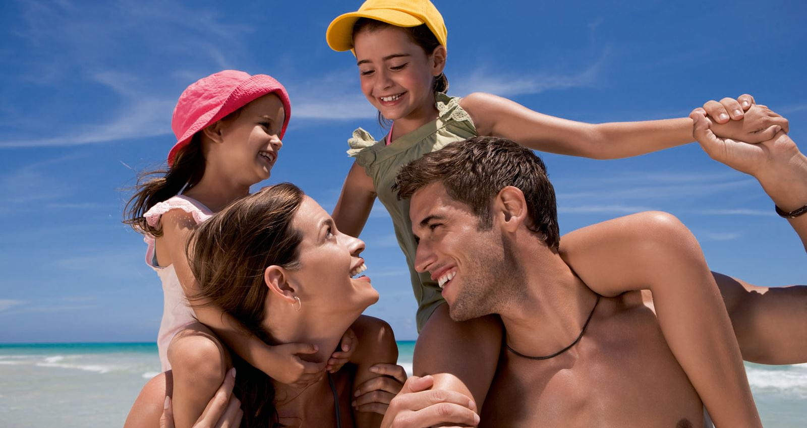 glückliche Familie am Strand