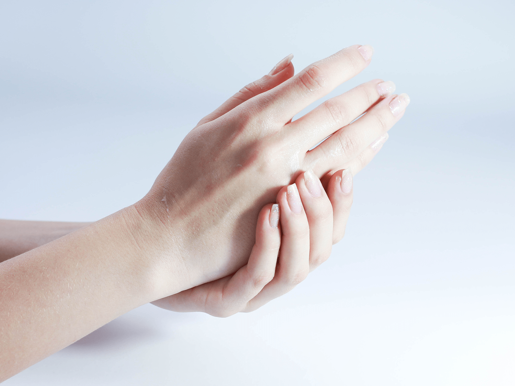 Step 1: riscaldate la crema tra le mani e massaggiate con delicatezza