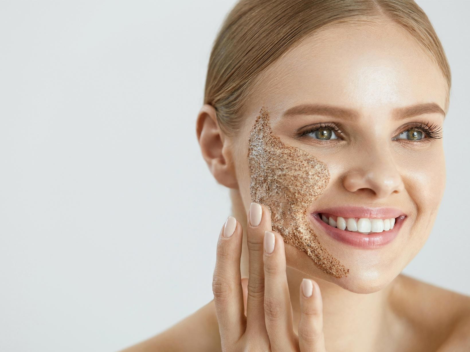 Come fare lo scrub viso in modo delicato ed efficace