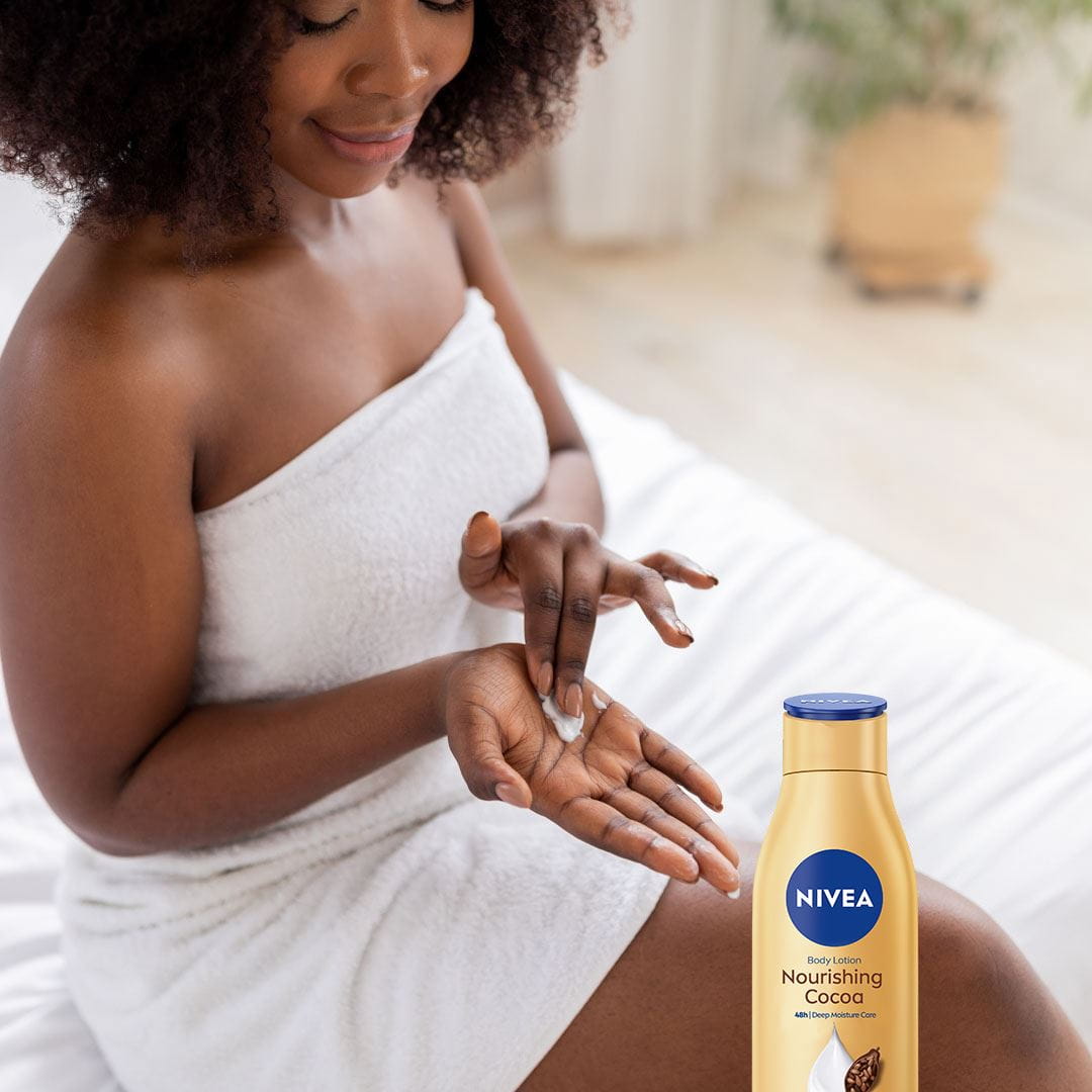Woman rubbing with NIVEA Nourishing Cocoa 5-in-1 on her body
