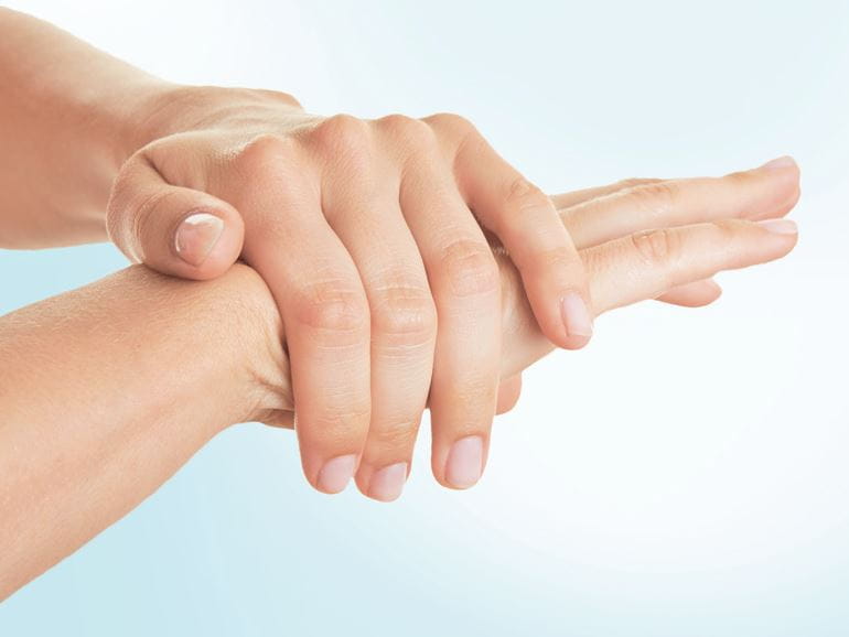 pękanie skóry na dłoniach przyczyny
