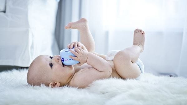 Loțiune hidratantă pentru bebeluși: îngrijire 24h
