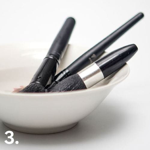 How to Clean your Makeup Brushes Like a Pro - NIVEA